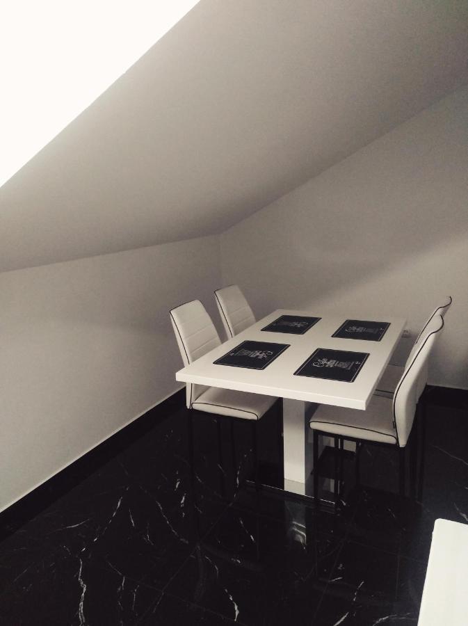 קרלובג Sunshine Apartments מראה חיצוני תמונה
