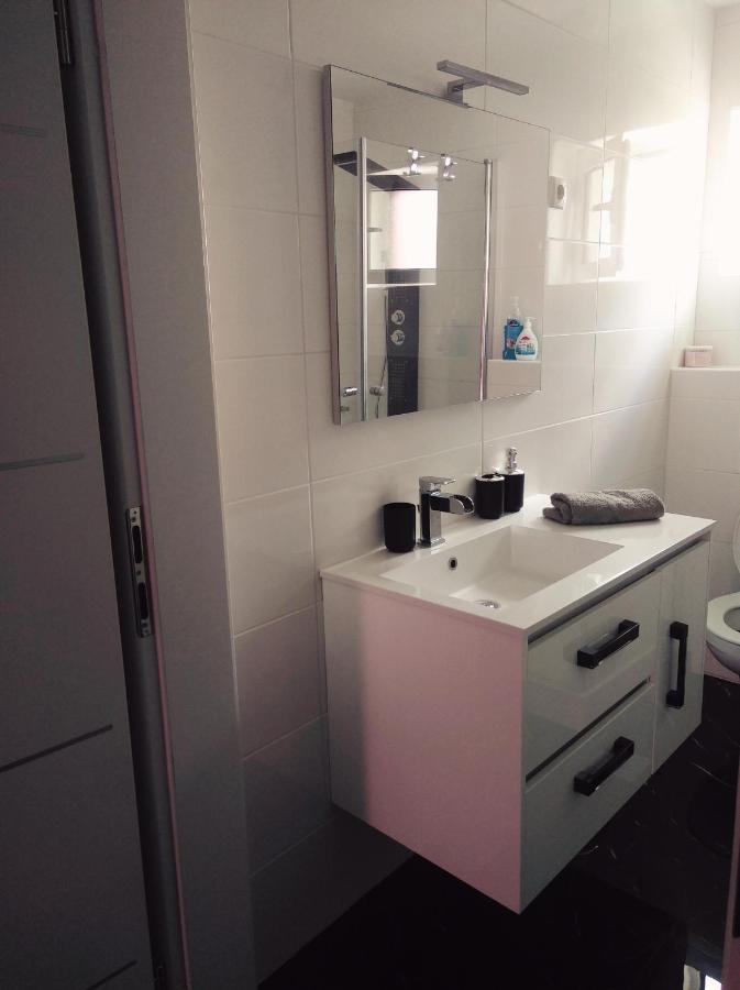 קרלובג Sunshine Apartments מראה חיצוני תמונה