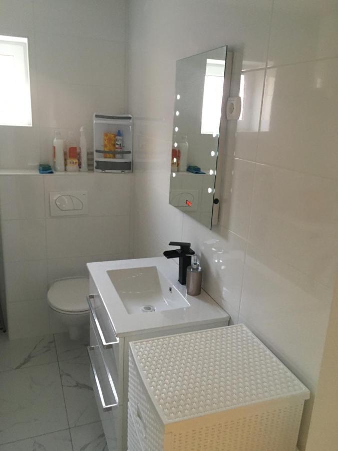 קרלובג Sunshine Apartments מראה חיצוני תמונה