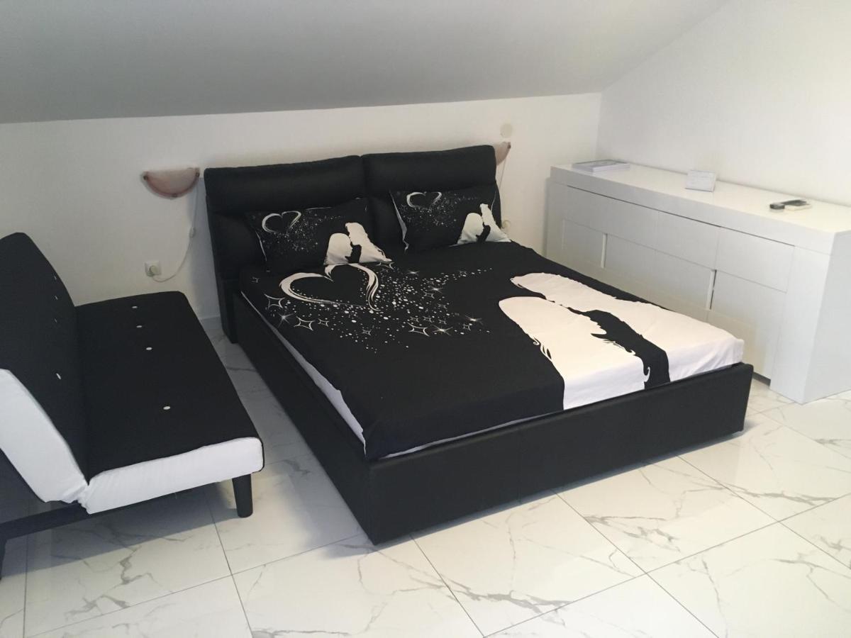 קרלובג Sunshine Apartments מראה חיצוני תמונה