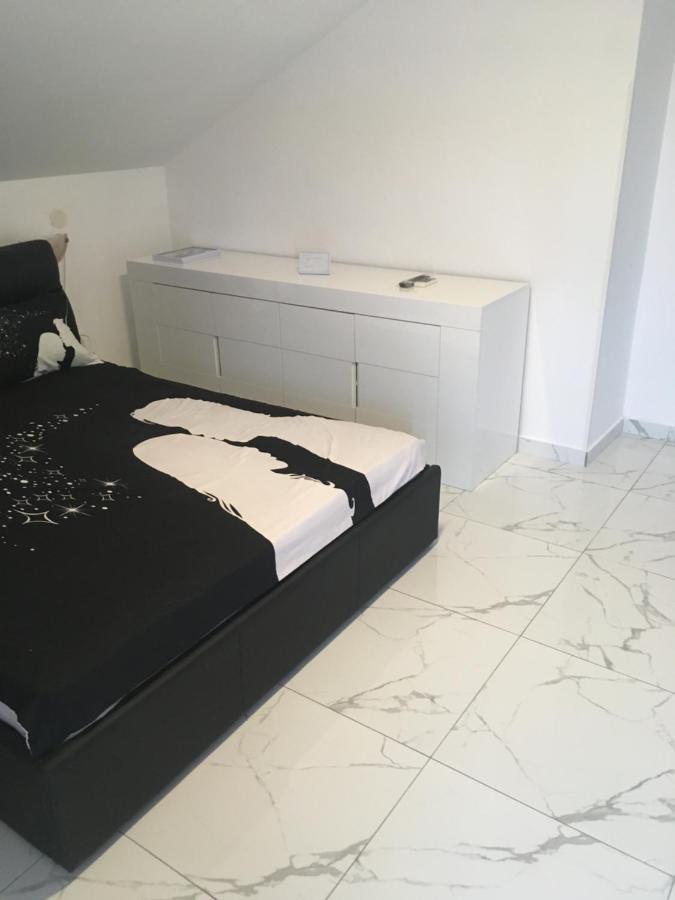 קרלובג Sunshine Apartments מראה חיצוני תמונה
