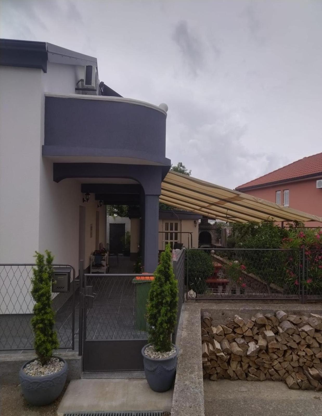 קרלובג Sunshine Apartments מראה חיצוני תמונה